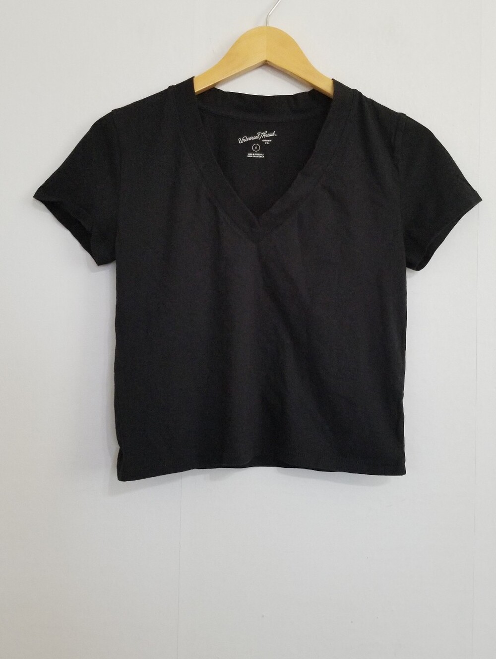 NWT Universal Thread Black Cropped V-Neck T Shirt Size Small